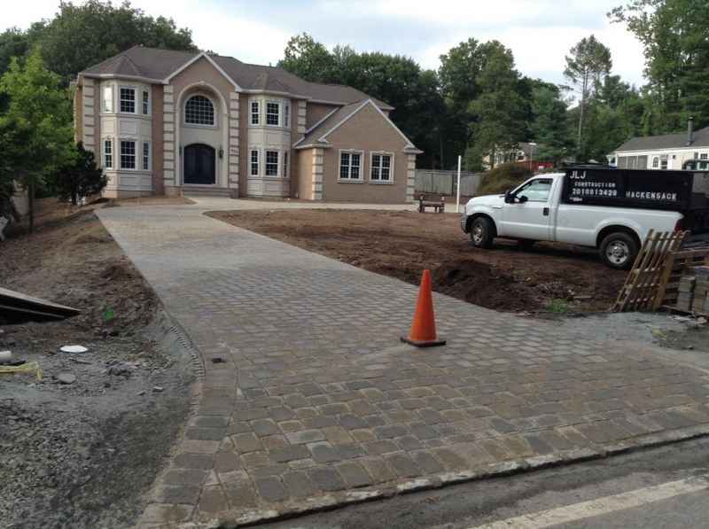 Cobblestone paver driveway and apron completed in front of a New Jersey home