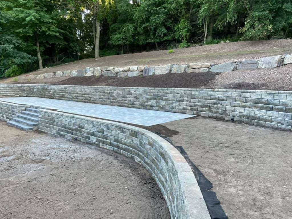 Curved segmental block retaining wall built along a graded slope